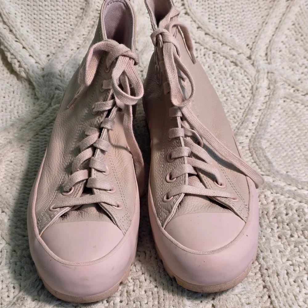 Converse Chuck Taylor Lugged Platform‎ Leather High Top Sneaker Pink Women's 9
